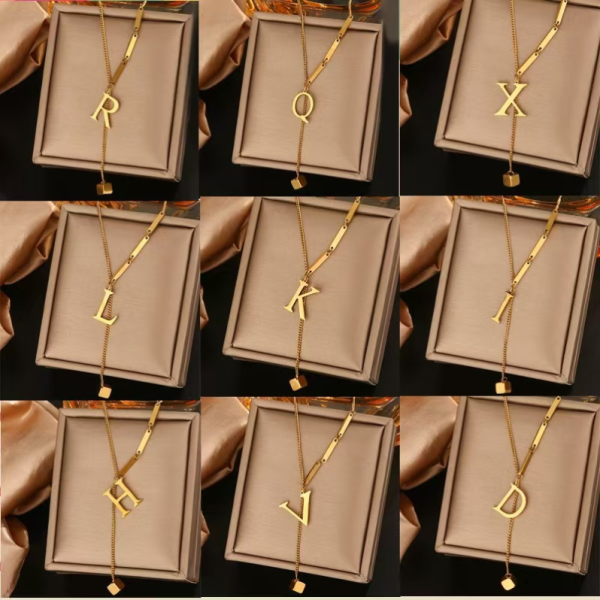 26 A Z Gold English Initial Necklace Stainless Steel Box Pendant Capital Letter Necklaces for Women Girls Student Gift Fashion Fine Jewelry