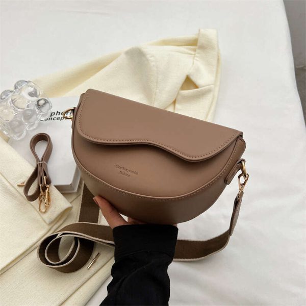 Women's new texture trend popular versatile crossbody fashionable small square shoulder saddle bag