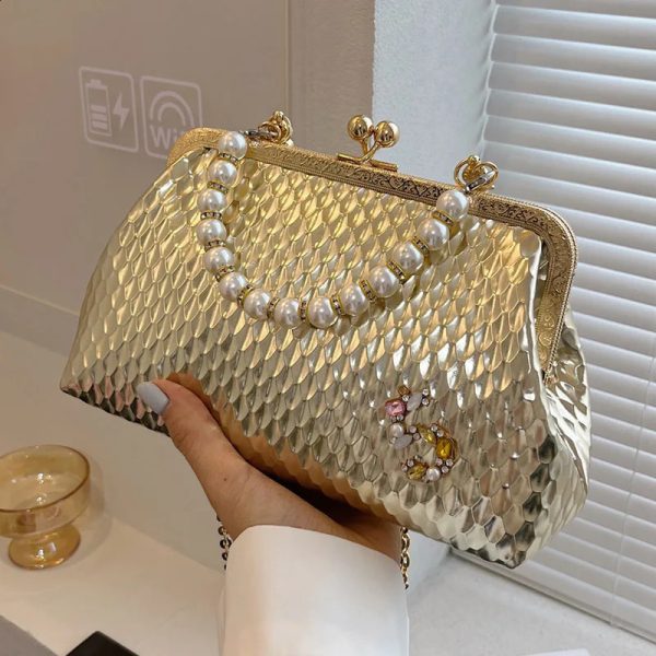 Women White Shoulder Bags Gold Silver Crossbody Bags Pearl Evening Clutch Chain Shell Clip Party Handbags 240821