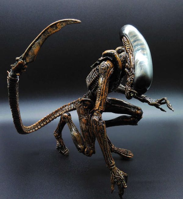 Alien Dog Battle Iron Blood Warrior Handmade Model Mother Queen Movie Peripheral Toys Mobile Doll Car Ornament