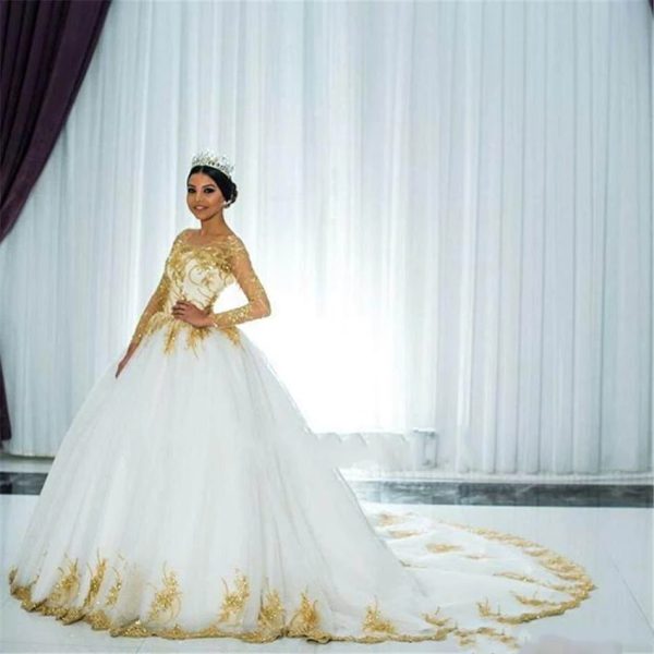 Ball Gown Wedding Arabic Dresses for Bride Long Sleeves Gold Lace Appliques Chapel Train Princess Bridal Gowns Crew Neck 2024 S