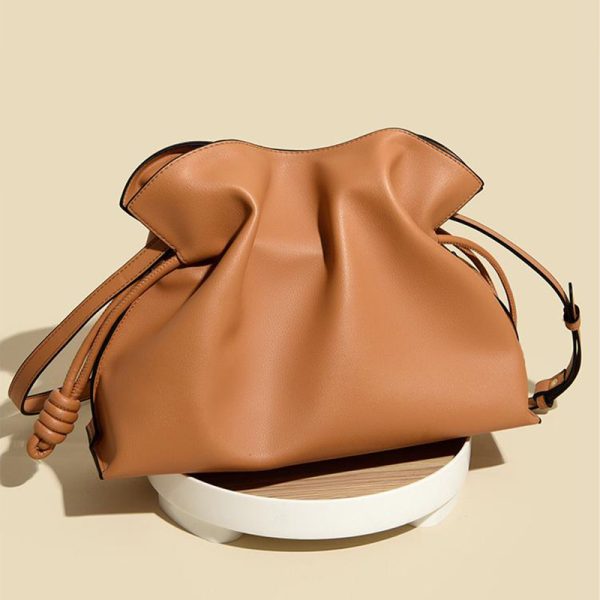 All-Match Large Capacity Crossbody 2024 Cloud Pleated Drawstring Brown Leather Fashion Commuter High-End Shoulder Bag