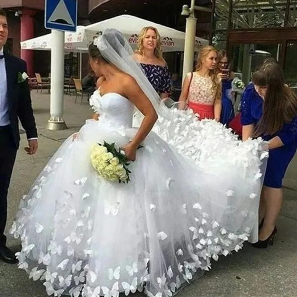 Amazing 3D butterfly Appliques Court Train Princess tulle Dresses Sweetheart Dubai Arabic boho princess Wedding Gowns 2024