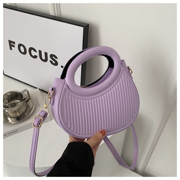 Trendy casual and fashionable western-style hand-held bag