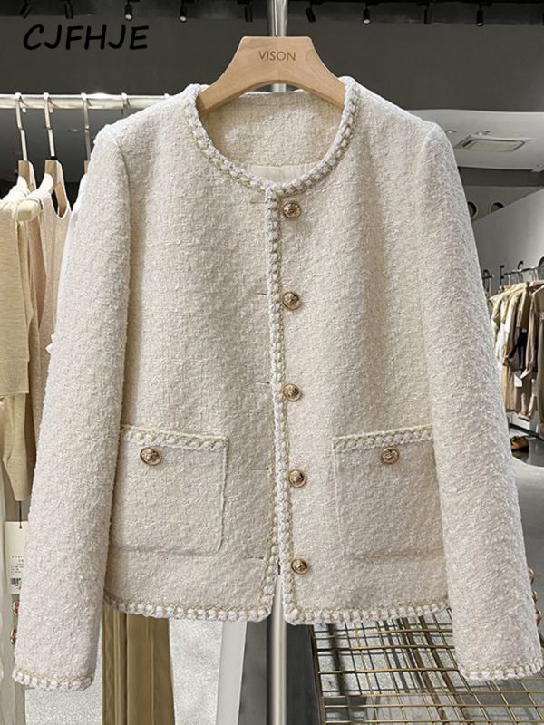 Women's Jackets CJFHJE Elegant Spring Autumn Round Neck Woolen Coats Women Korean Fashion Office Lady Coats Beige Chic Button Short Tweed Jacket 230912