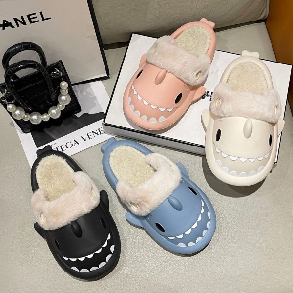 2024 new free shipping designer slippers for mens womens childrens black white pink blue shark slippers Outdoor or household slippers