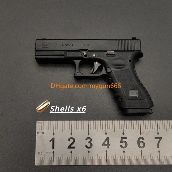 1:3 G17 Metal Toy Gun Model Alloy Mini Keychain Shell Ejection Pistol Fidgets Toy Look Real Impressive Collection Gifts for Boy Adult Portable Luxury Birthday Gift