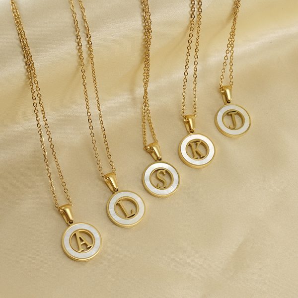 26 English Letter Necklace Tarnish Free 18k Gold Hollow Shell Alphabet Initial Name Pendant Necklaces Stainelss Steel Chain Women Girls Designer Jewelry Gift